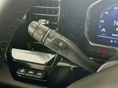 Used 2025 Chevrolet Silverado 2500 LTZ w/ LTZ Convenience Package image 5