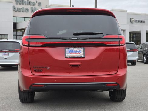 New 2026 Chrysler Pacifica Select image 19