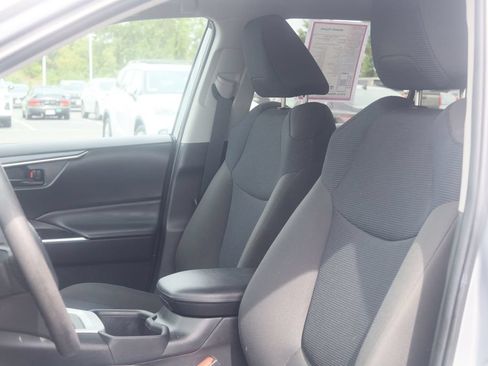 Used 2023 Toyota RAV4 LE AWD/4WD image 17