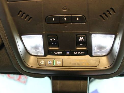 Used 2022 Chevrolet Equinox Premier image 31