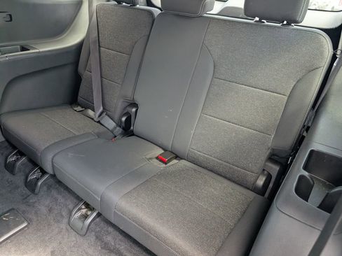 Used 2025 Chevrolet Traverse LT image 7