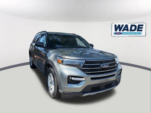 Used 2020 Ford Explorer XLT w/ Equipment Group 202A AWD/4WD image 3