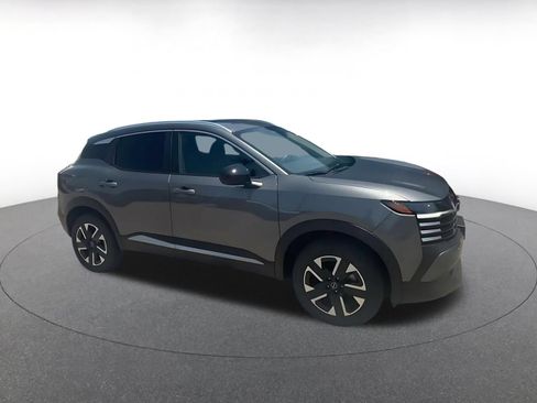Used 2026 Nissan Kicks SV w/ Cold Weather Package AWD/4WD image 2