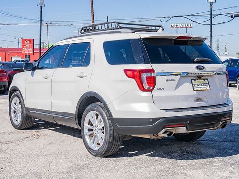 Used 2018 Ford Explorer XLT w/ Equipment Group 202A image 7