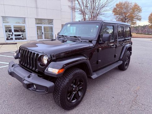 Used 2022 Jeep Wrangler Unlimited Sahara image 3