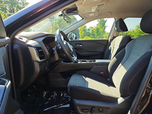 Certified 2023 Nissan Rogue SV AWD/4WD image 13