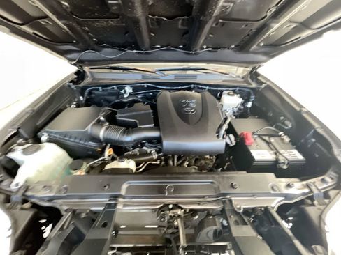Used 2020 Toyota Tacoma TRD Off-Road w/ Technology Package AWD/4WD image 25
