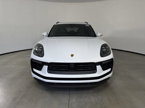 Certified 2025 Porsche Macan AWD/4WD image 10