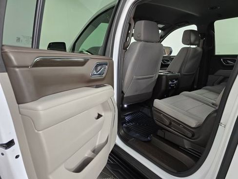 Used 2022 GMC Yukon XL SLE w/ Gmc Pro Safety Plus Package AWD/4WD image 18