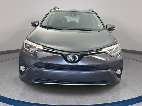 Used 2018 Toyota RAV4 Limited FWD image 2