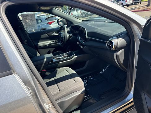 Used 2026 Chevrolet Equinox LT FWD image 11