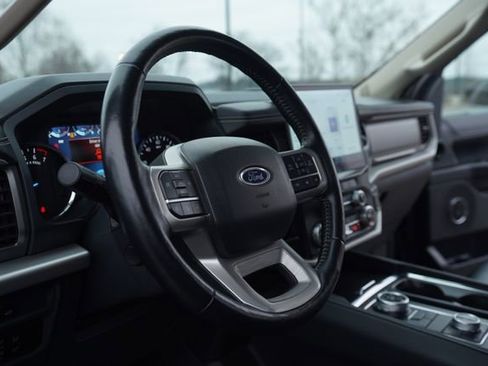 Used 2023 Ford Expedition XLT image 28