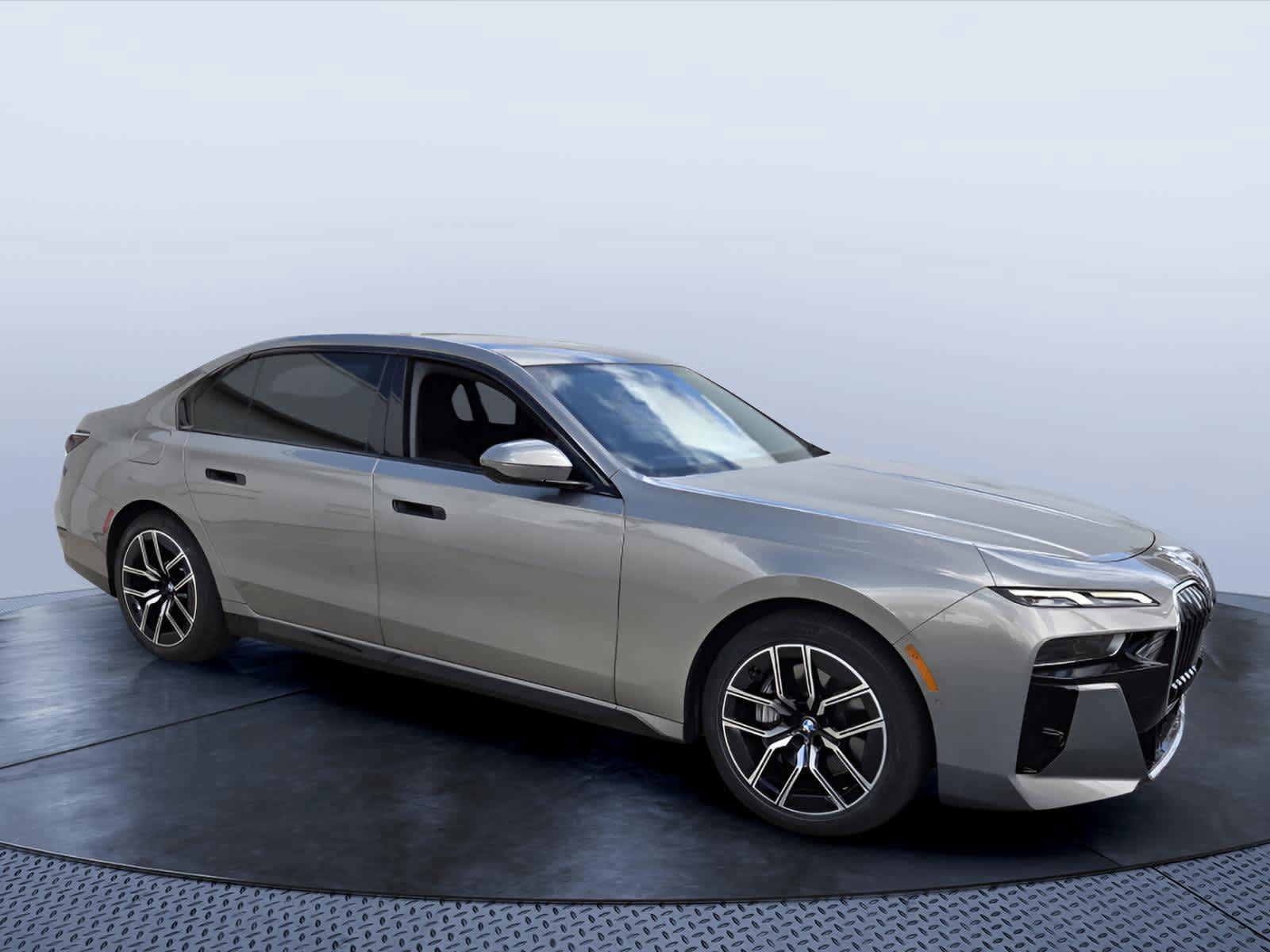 Used 2023 BMW 740i w/ Parking Assistance Package RWD image 1
