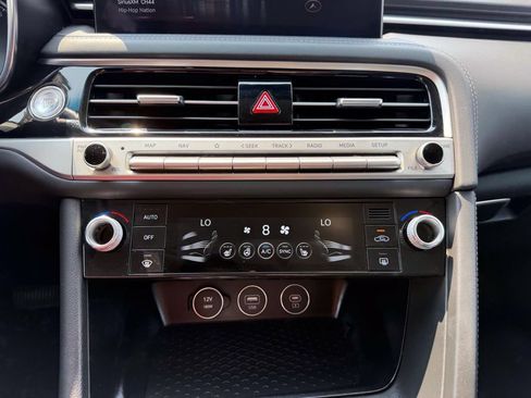 Certified 2025 Genesis G70 2.5T AWD/4WD image 21