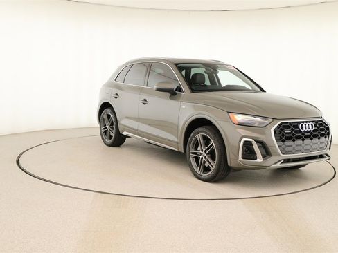 Used 2024 Audi Q5 e Premium w/ Convenience Package image 10