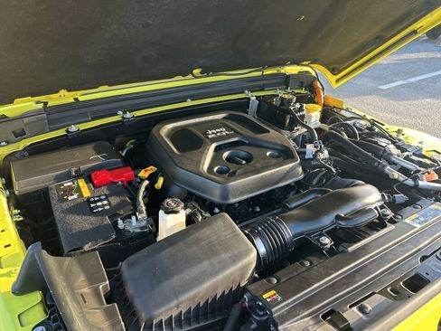 Used 2023 Jeep Wrangler Unlimited Sahara w/ Cold Weather Group image 17