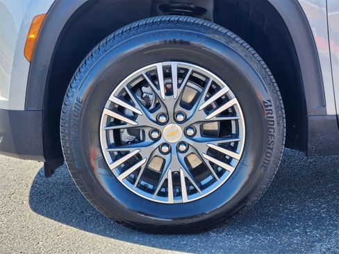 Used 2024 Chevrolet Traverse LS image 9