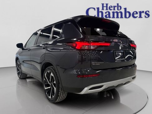 Used 2024 Mitsubishi Outlander SE image 3