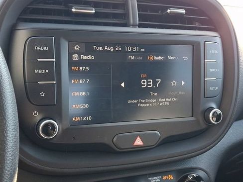 Used 2023 Kia Soul LX w/ LX Technology Package FWD image 16