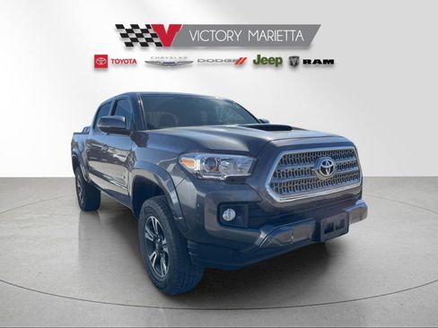 Used 2017 Toyota Tacoma TRD Sport image 5
