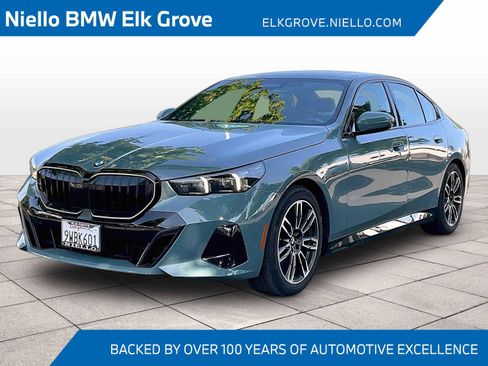 Used 2026 BMW 540i xDrive w/ M Sport Package AWD/4WD image 1
