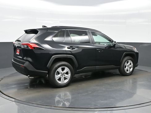 Used 2021 Toyota RAV4 XLE AWD/4WD image 6