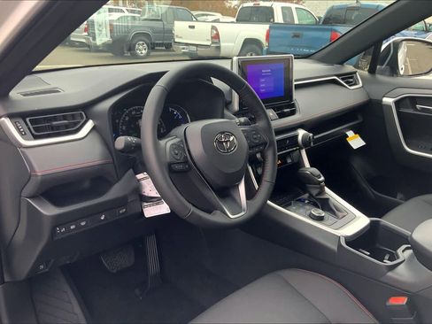 New 2025 Toyota RAV4 SE image 8