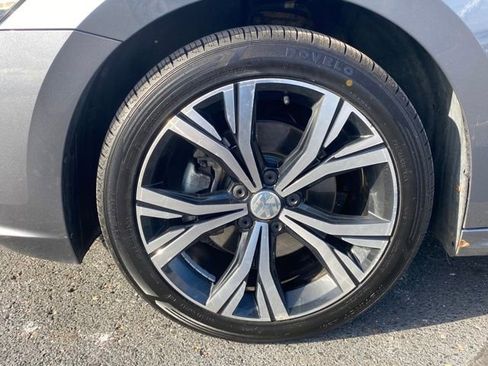 Used 2022 Volkswagen Passat 2.0T image 21