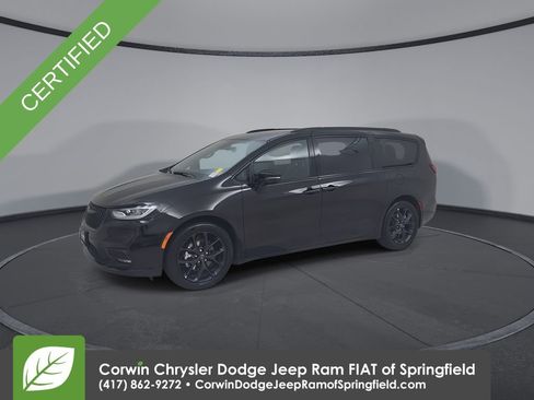 Certified 2025 Chrysler Pacifica Limited image 9