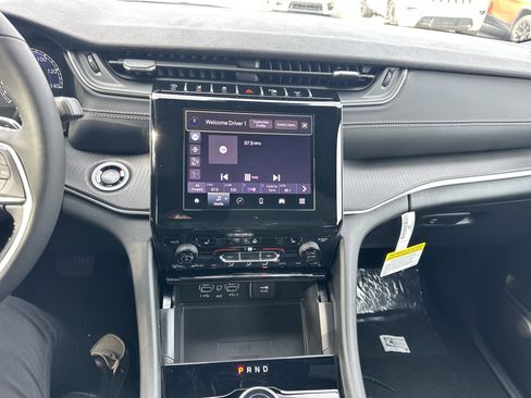 New 2025 Jeep Grand Cherokee Altitude image 24