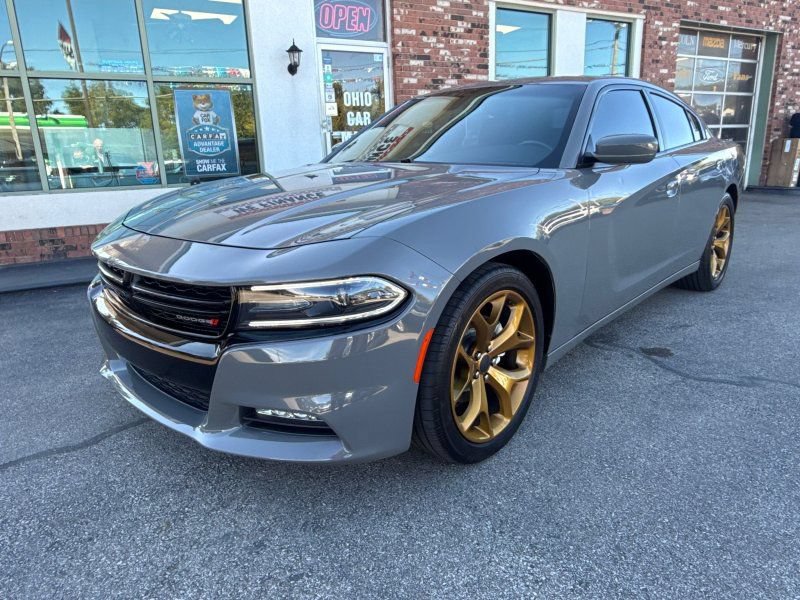 Used 2018 Dodge Charger SXT RWD image 1