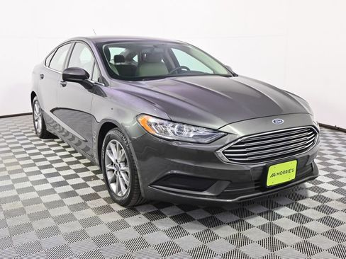 Used 2017 Ford Fusion SE image 9
