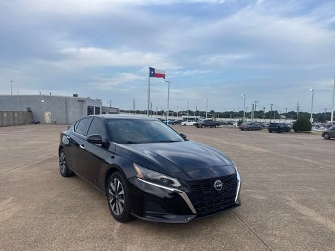 Certified 2023 Nissan Altima 2.5 SV FWD image 2