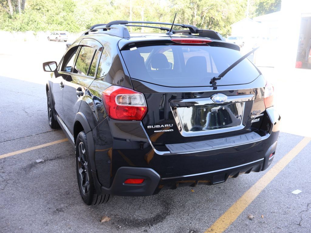 Used 2017 Subaru Crosstrek 2.0i Premium w/ Moonroof Package AWD/4WD image 4