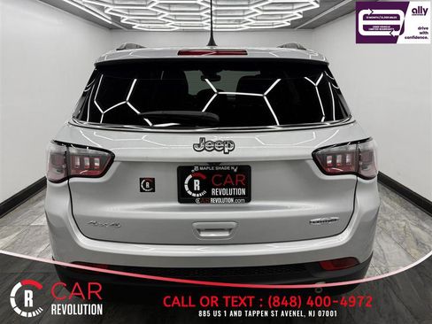 Used 2024 Jeep Compass Latitude AWD/4WD image 5
