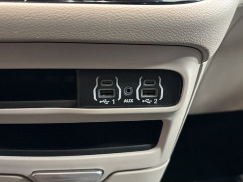 Used 2024 Chrysler Pacifica Touring-L FWD image 29