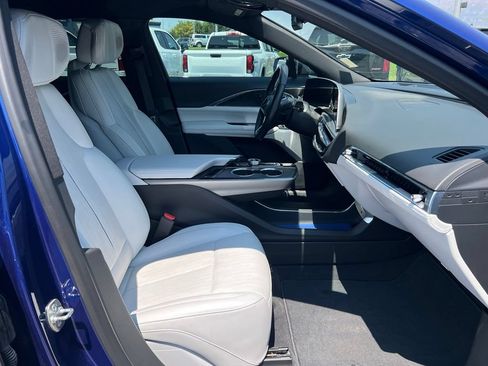 Used 2024 Cadillac Lyriq Luxury AWD/4WD image 15