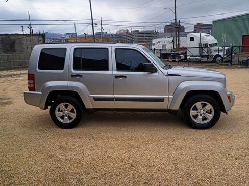 Used 2012 Jeep Liberty Sport image 14
