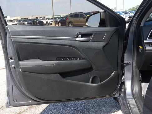Used 2018 Hyundai Elantra Value Edition FWD image 13