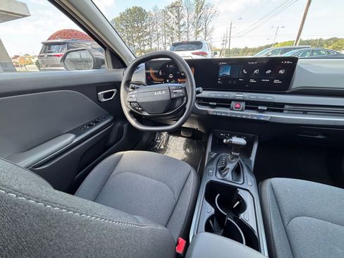 Used 2025 Kia K4 LXS image 36