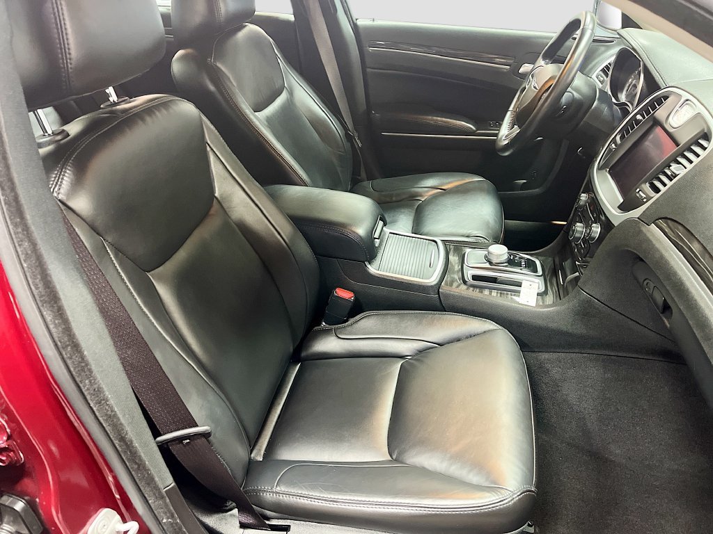 Used 2022 Chrysler 300 Touring L RWD image 27