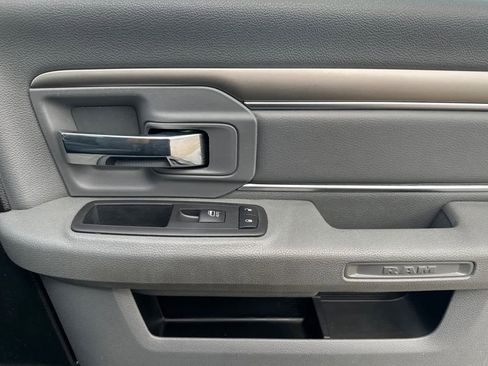 Used 2019 RAM 1500 Classic SLT w/ Black Appearance Group image 18