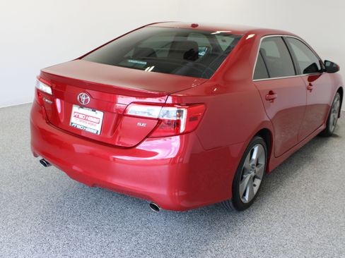 Used 2012 Toyota Camry SE FWD image 7
