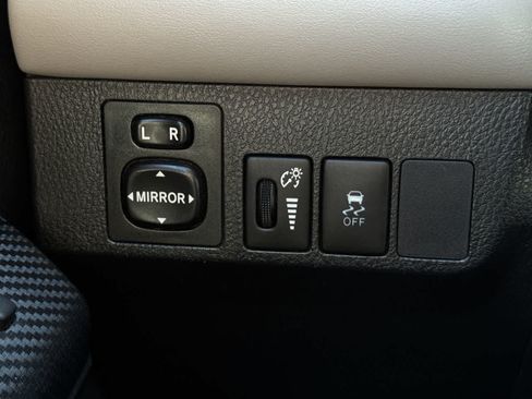 Used 2013 Toyota RAV4 XLE FWD image 21