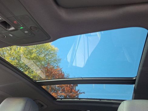 New 2025 Audi Q3 2.0T Premium image 12