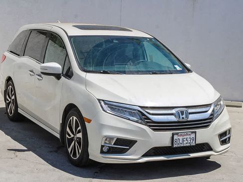 Used 2018 Honda Odyssey Elite image 3