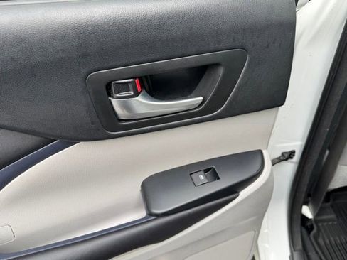 Used 2017 Toyota Highlander XLE image 16