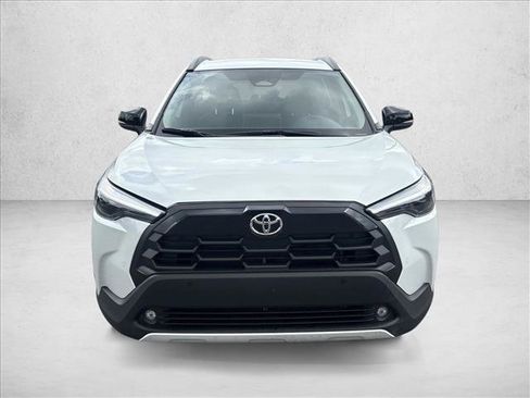 Used 2026 Toyota Corolla Cross XLE FWD image 2