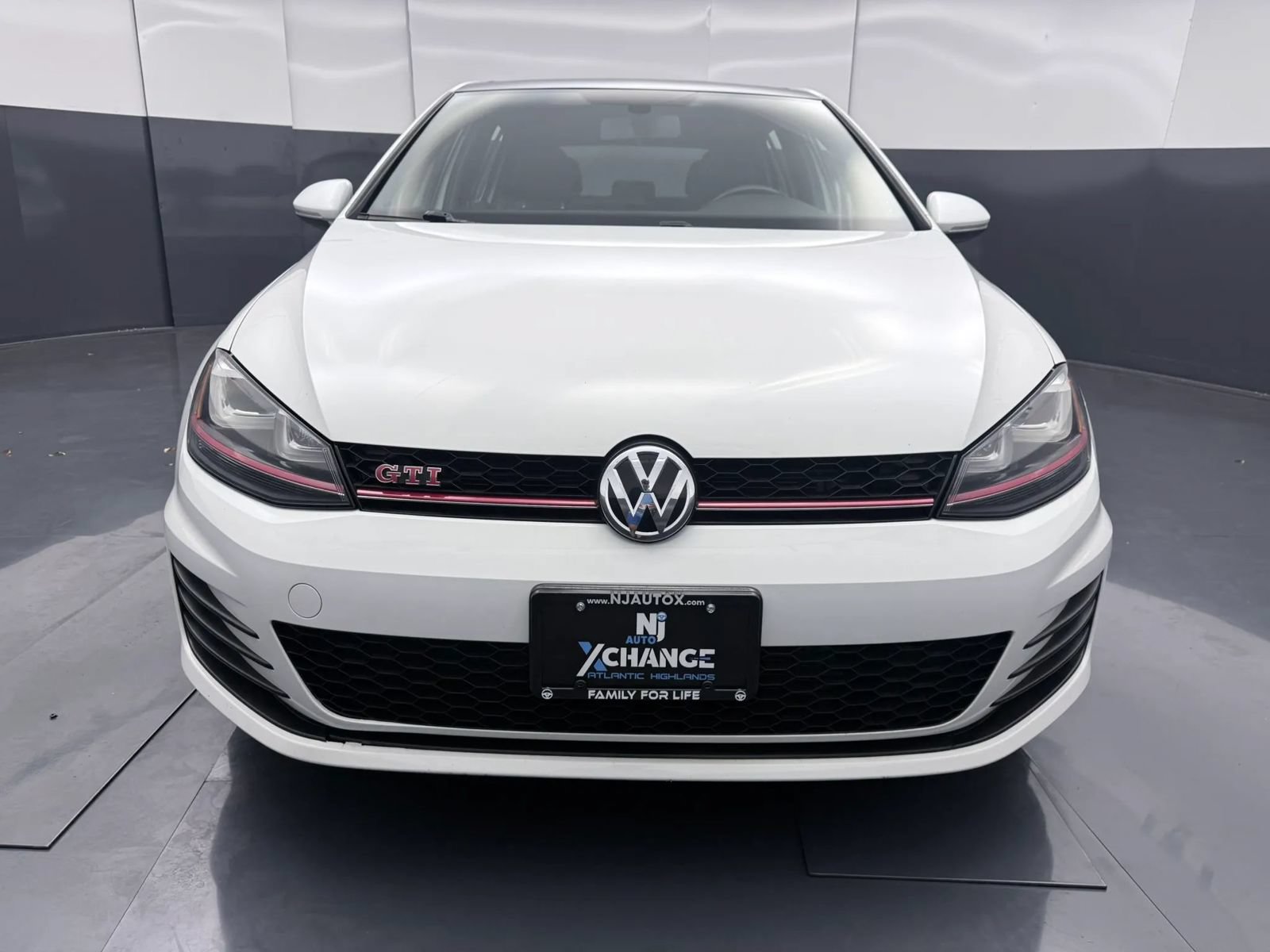 Used 2016 Volkswagen GTI Autobahn w/ Lighting Package (SEL) FWD image 2