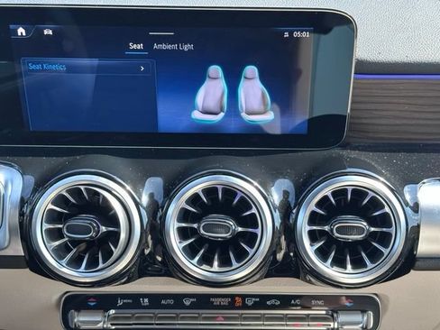 Used 2026 Mercedes-Benz GLB 250 4MATIC image 27